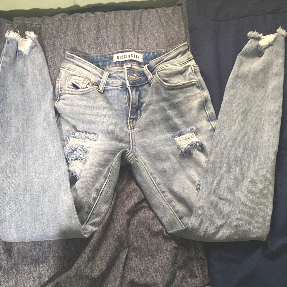 These jeans are from Ross so I’m not sure what the brand they are